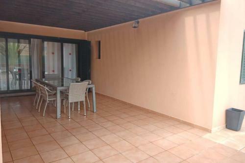 Anahi Homes- Villa Palm View