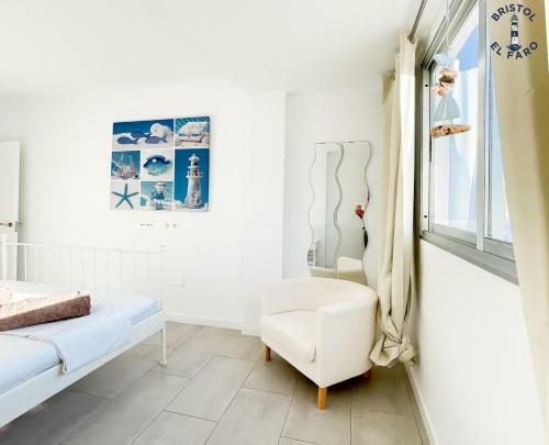 Apartamento Digital Bristol El Faro - Wifi Free & Pool - 3 Persons