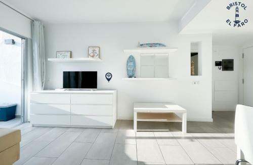 Apartamento Digital Bristol El Faro - Wifi Free & Pool - 3 Persons