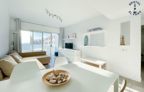Apartamento Digital Bristol El Faro - Wifi Free & Pool - 3 Persons