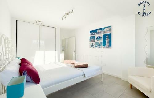Apartamento Digital Bristol El Faro - Wifi Free & Pool - 3 Persons