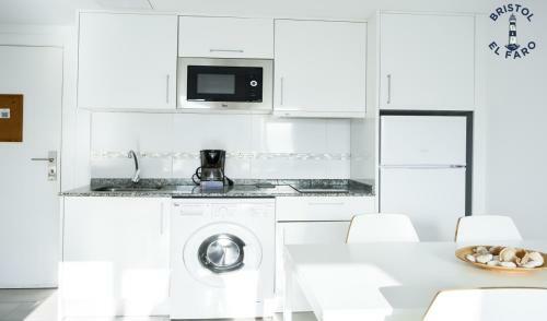 Apartamento Digital Bristol El Faro - Wifi Free & Pool - 3 Persons