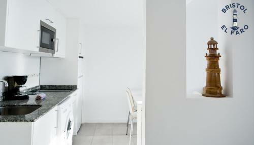 Apartamento Digital Bristol El Faro - Wifi Free & Pool - 3 Persons