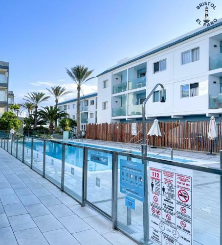 Apartamento Digital Bristol El Faro - Wifi Free & Pool - 3 Persons