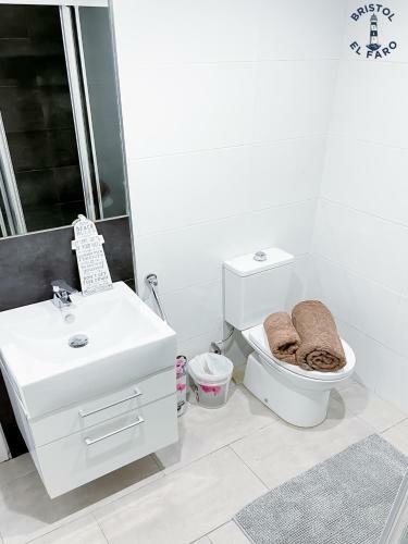 Apartamento Digital Bristol El Faro - Wifi Free & Pool - 3 Persons