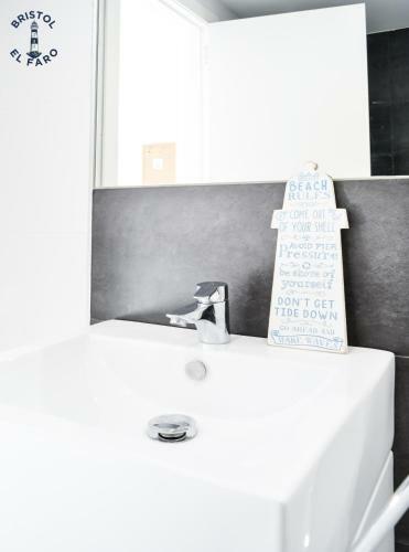 Apartamento Digital Bristol El Faro - Wifi Free & Pool - 3 Persons