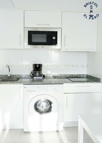Apartamento Digital Bristol El Faro - Wifi Free & Pool - 3 Persons