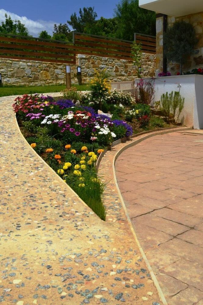 Evmorfes Villas