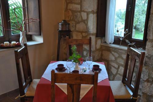 Hostal Anatoli Labreon