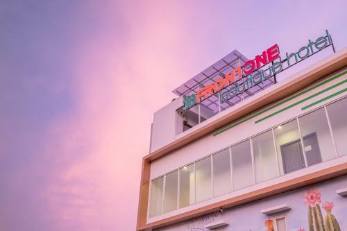 Hotel Three Eight Front One Boutique Batu Malang
