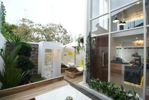 Villa White House