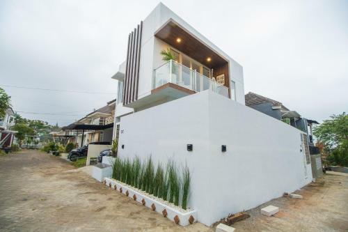 Villa White House