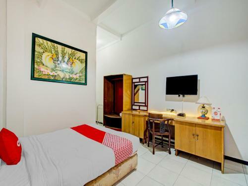 Oyo 90247 Hotel Palereman Soerabaia