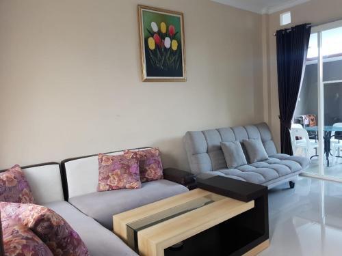 Villa Batu Malang 1