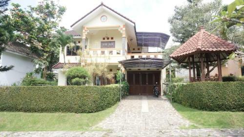 Villa Kusuma 90 Batu Malang 3br