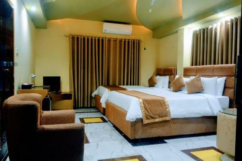 Skyfly Hotel & Restaurant