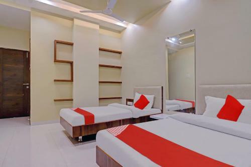 Oyo 81281 Hotel Jay Mahakali