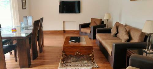 Hostal Hotel Gulberg Grand