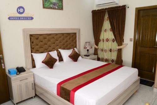 Hotel Deluxe Johar Town Lahore