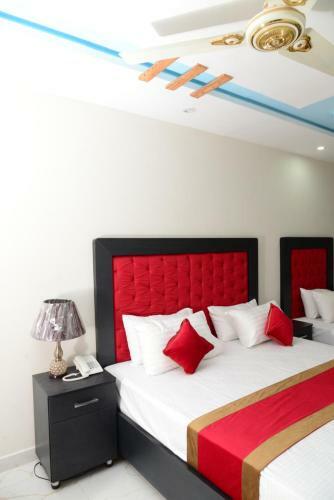 Hotel Deluxe Johar Town Lahore