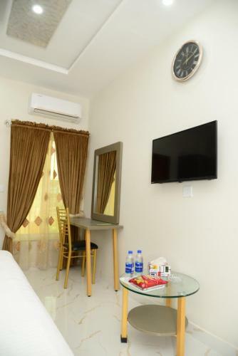 Hotel Deluxe Johar Town Lahore