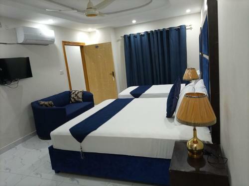 Family Hotel Davis Road Lahore