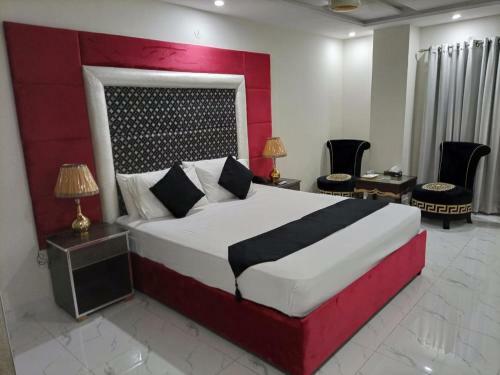 Family Hotel Davis Road Lahore