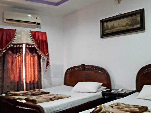 Gulberg View Hotel - Main Market