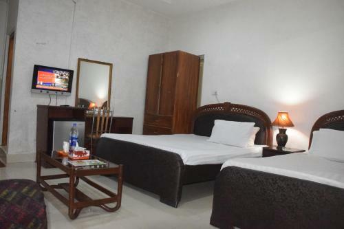 Gulberg View Hotel - Main Market