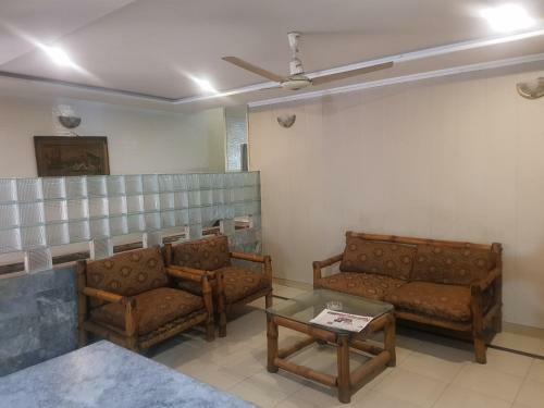 Gulberg View Hotel - Main Market