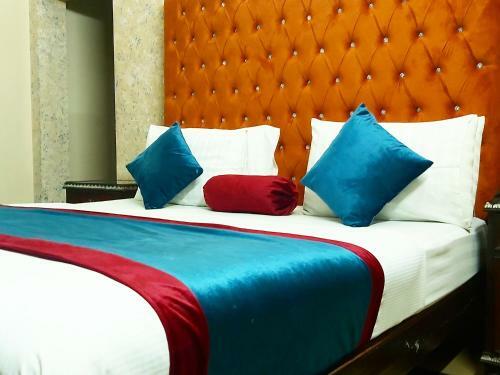 Hostal New Pakeeza Hotel