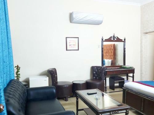 Hostal New Pakeeza Hotel