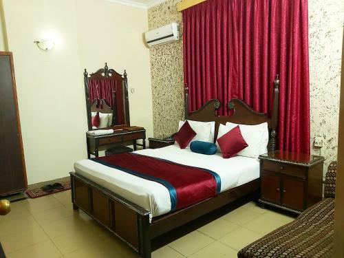 Hostal New Pakeeza Hotel