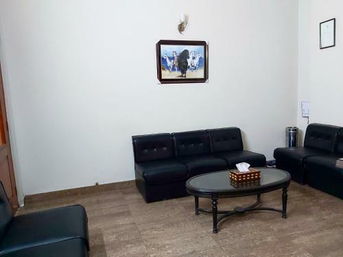 Hostal New Pakeeza Hotel