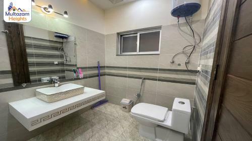Apartamento Multazam Heights, Dha Phase 8