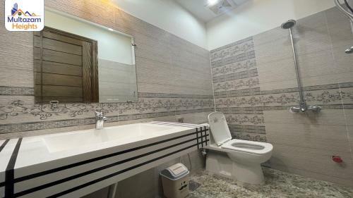 Apartamento Multazam Heights, Dha Phase 8