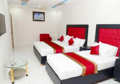 Family Hotel Johar Town