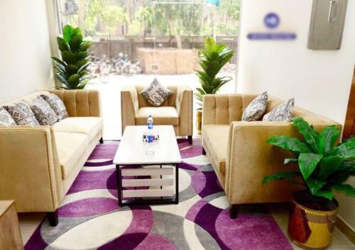Family Hotel Johar Town
