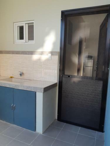 Restful 3br Hillside Duplex House