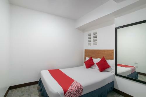Hotel Vaccinated Staff - Oyo 549 Sajj Bldg