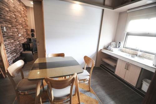 Hotel Pine Breeze Cottages