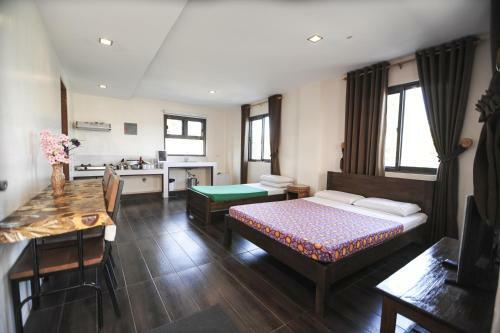 Hotel Pine Breeze Cottages