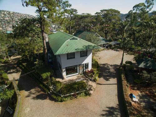 Hotel Pine Breeze Cottages
