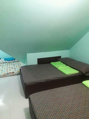Hostal R D J Homestay