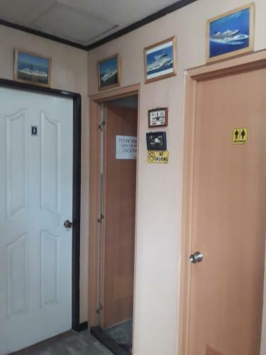 Hostal R D J Homestay