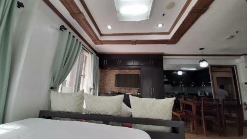 Gab's Cozyhome Apartments At Bonbel Condominium