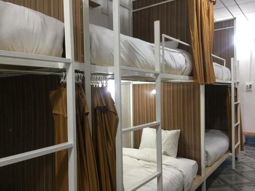 Naga Hostel & Caf�