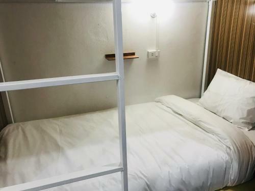 Naga Hostel & Caf�