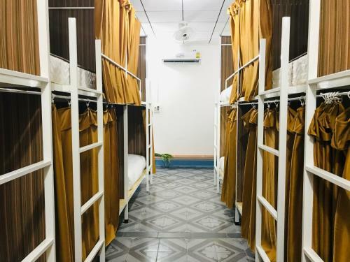 Naga Hostel & Caf�