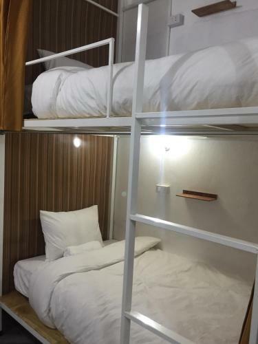 Naga Hostel & Caf�